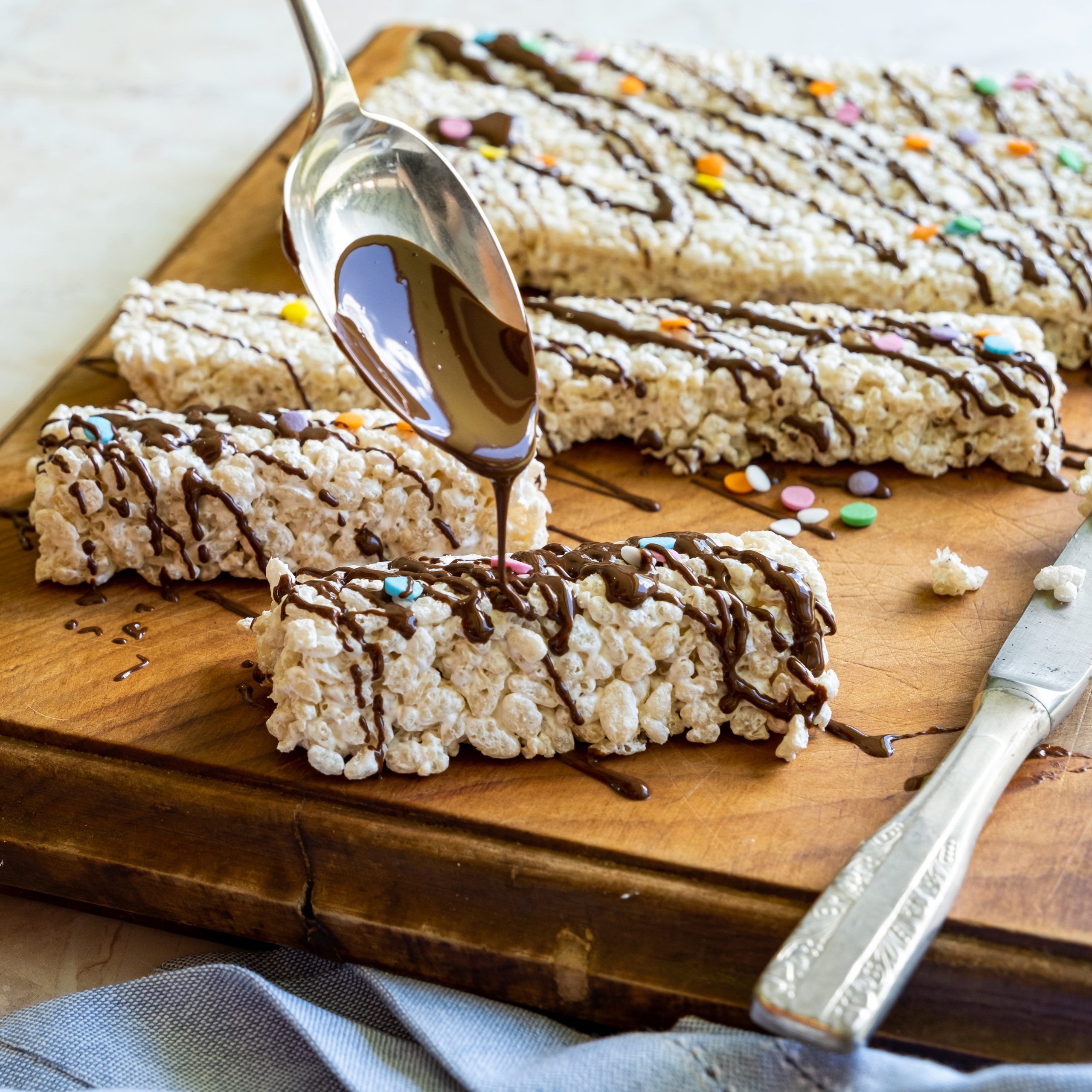 Mallow Whip Frosting Rice Bubble Bars - Davis Gelatine